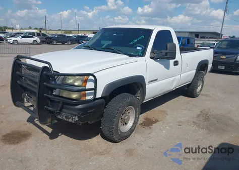 2004 Chevrolet Silverado 2500Hd Work Truck z USA, uszkodzony, nr VIN 1GCHC24U24E198155